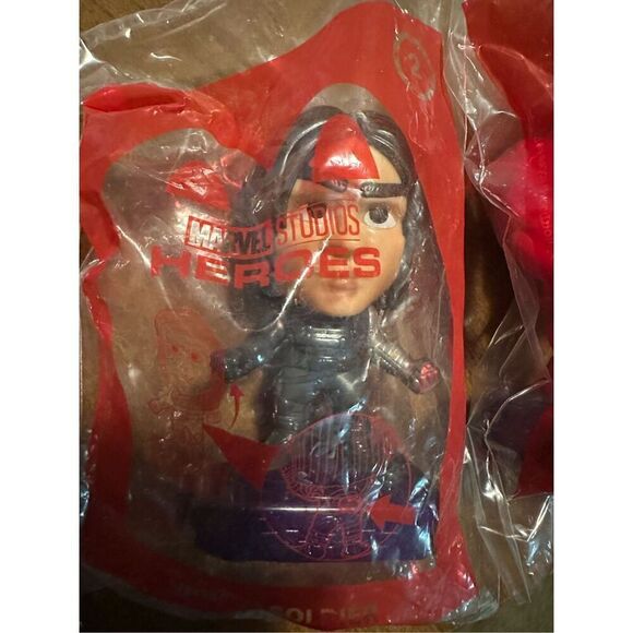 McDonalds Happy Meal 2020- #8 MARVEL Studios Heroes HULKBUSTER #2 Winter soldier - Picture 3 of 5